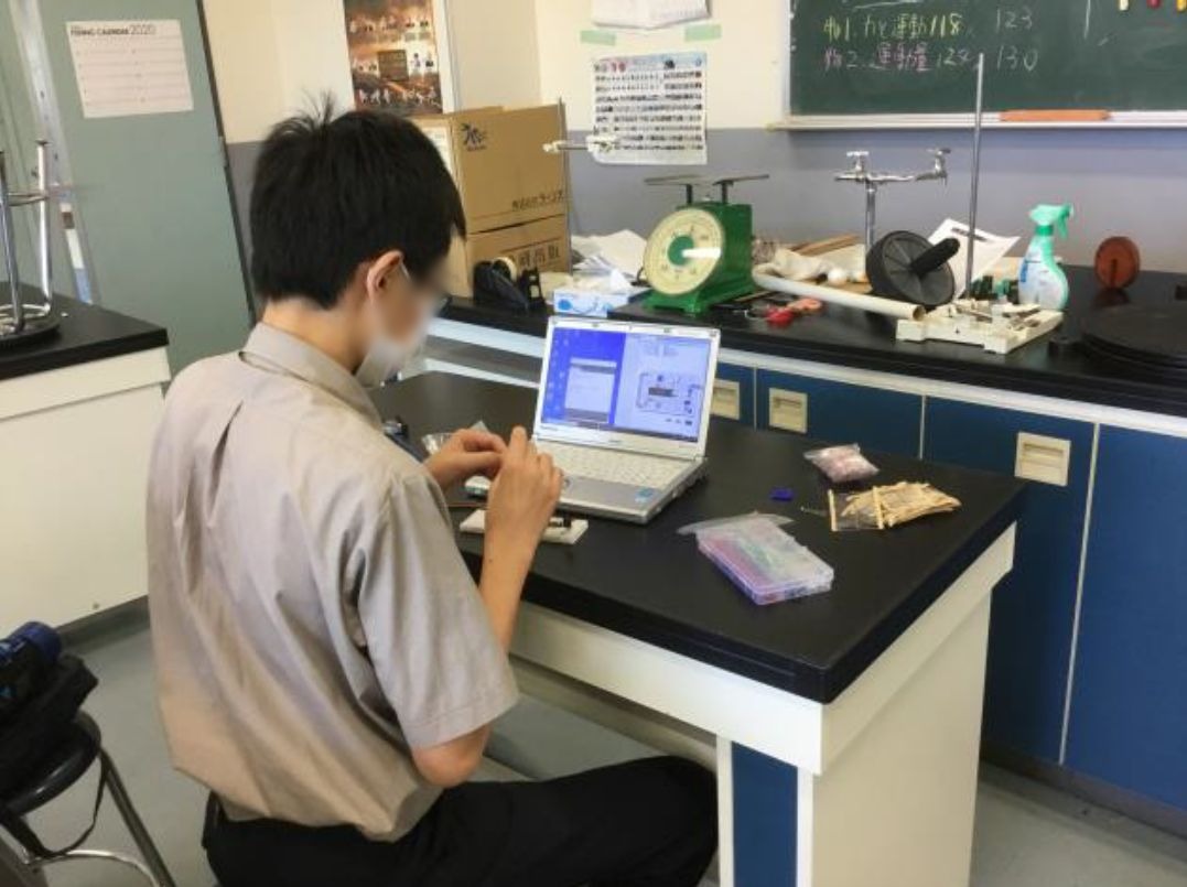 組み立ての様子