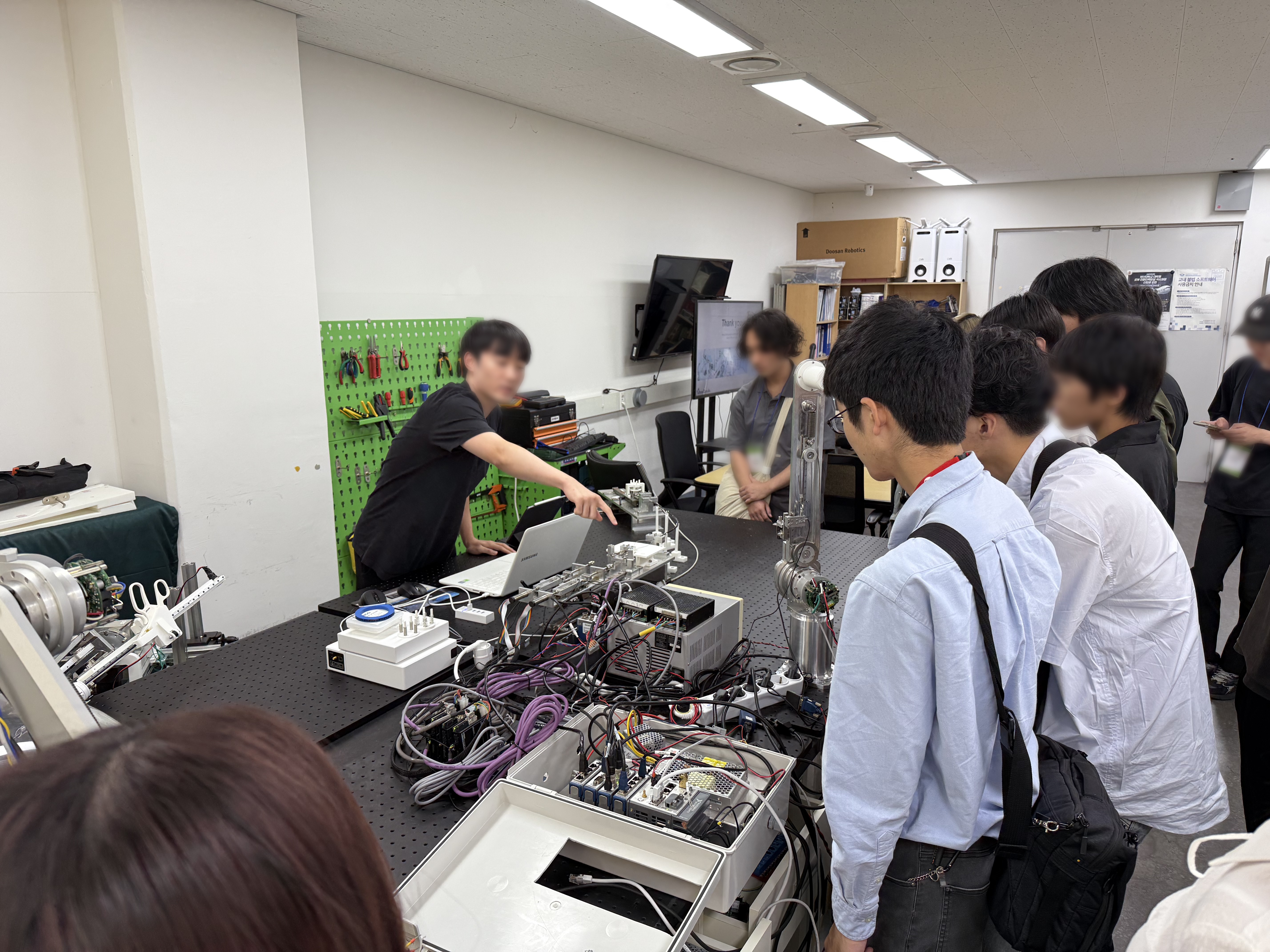 デモの見学